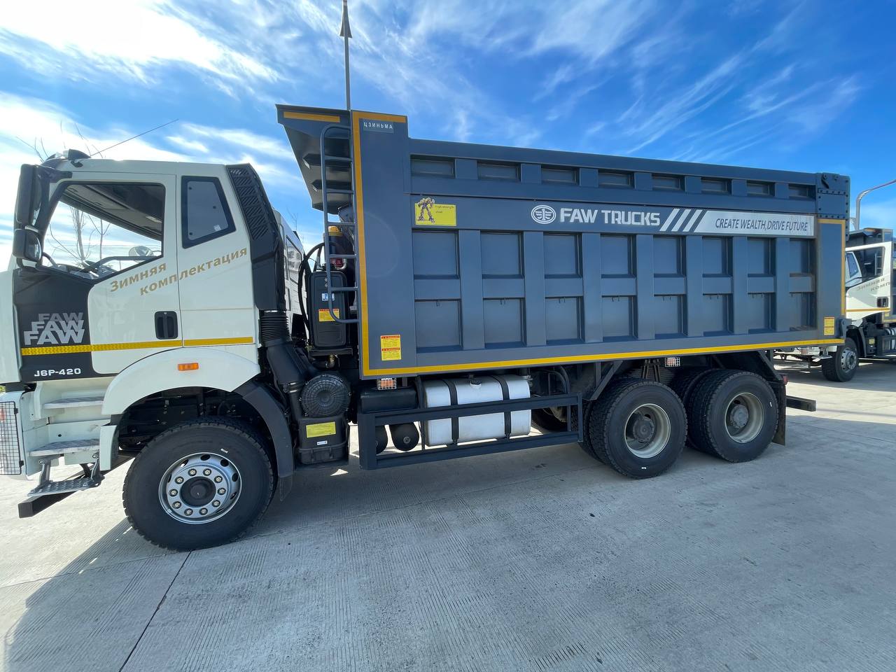 FAW Самосвал J6P NEW 6х4 c П-образным кузовом 26 м3