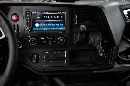 FAW J7 тягач 4х2 Low liner (низкое седло) FAW J7 тягач 4х2 Low liner (низкое седло)