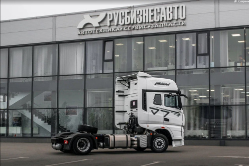 FAW J7 тягач 4х2 Low liner (низкое седло) FAW J7 тягач 4х2 Low liner (низкое седло)