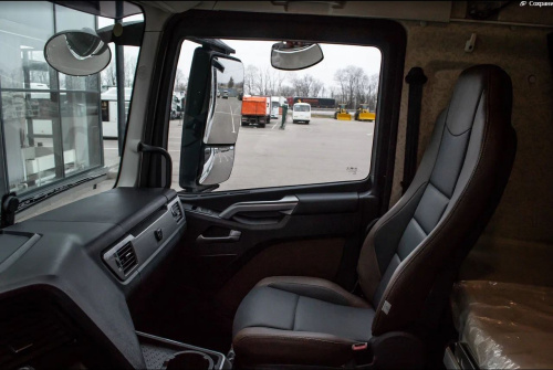 FAW J7 тягач 4х2 Low liner (низкое седло) FAW J7 тягач 4х2 Low liner (низкое седло)