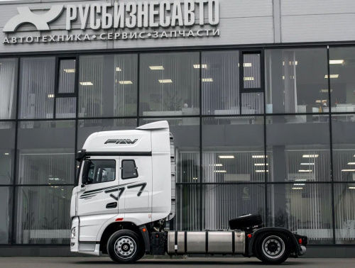 FAW J7 тягач 4х2 Low liner (низкое седло) FAW J7 тягач 4х2 Low liner (низкое седло)