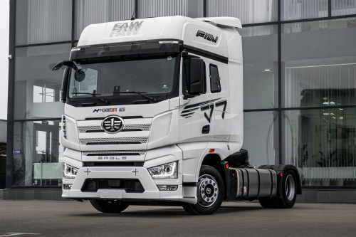 FAW J7 тягач 4х2 Low liner (низкое седло) FAW J7 тягач 4х2 Low liner (низкое седло)