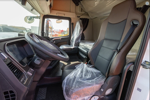 FAW J7 тягач 4х2 комплектация 2024 FAW J7 тягач 4х2 комплектация 2024