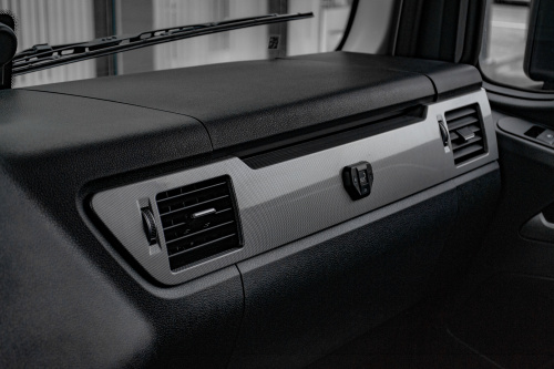 FAW J7 тягач 4х2 Low liner (низкое седло) FAW J7 тягач 4х2 Low liner (низкое седло)