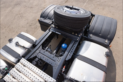 FAW J7 тягач 4х2 комплектация 2024 FAW J7 тягач 4х2 комплектация 2024