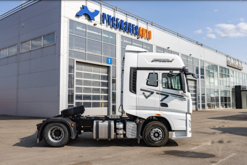 FAW J7 тягач 4х2 комплектация 2024 FAW J7 тягач 4х2 комплектация 2024