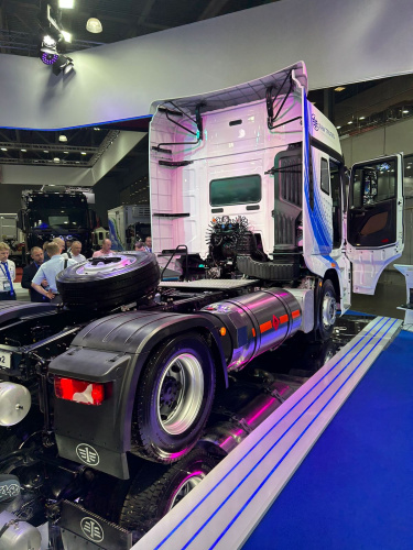 FAW J7 тягач 4х2 LNG (газовый) FAW J7 тягач 4х2 LNG (газовый)