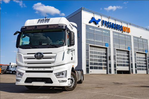 FAW J7 тягач 4х2 комплектация 2024 FAW J7 тягач 4х2 комплектация 2024