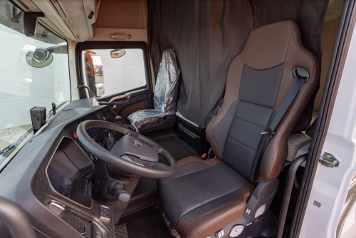 FAW J7 тягач 4х2 комплектация 2024 FAW J7 тягач 4х2 комплектация 2024