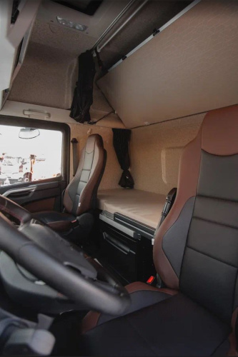 FAW J7 тягач 6х4 FAW J7 тягач 6х4