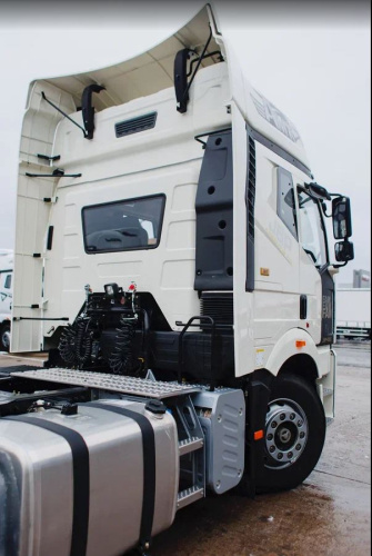 FAW J6P тягач 4х2 FAW J6P тягач 4х2